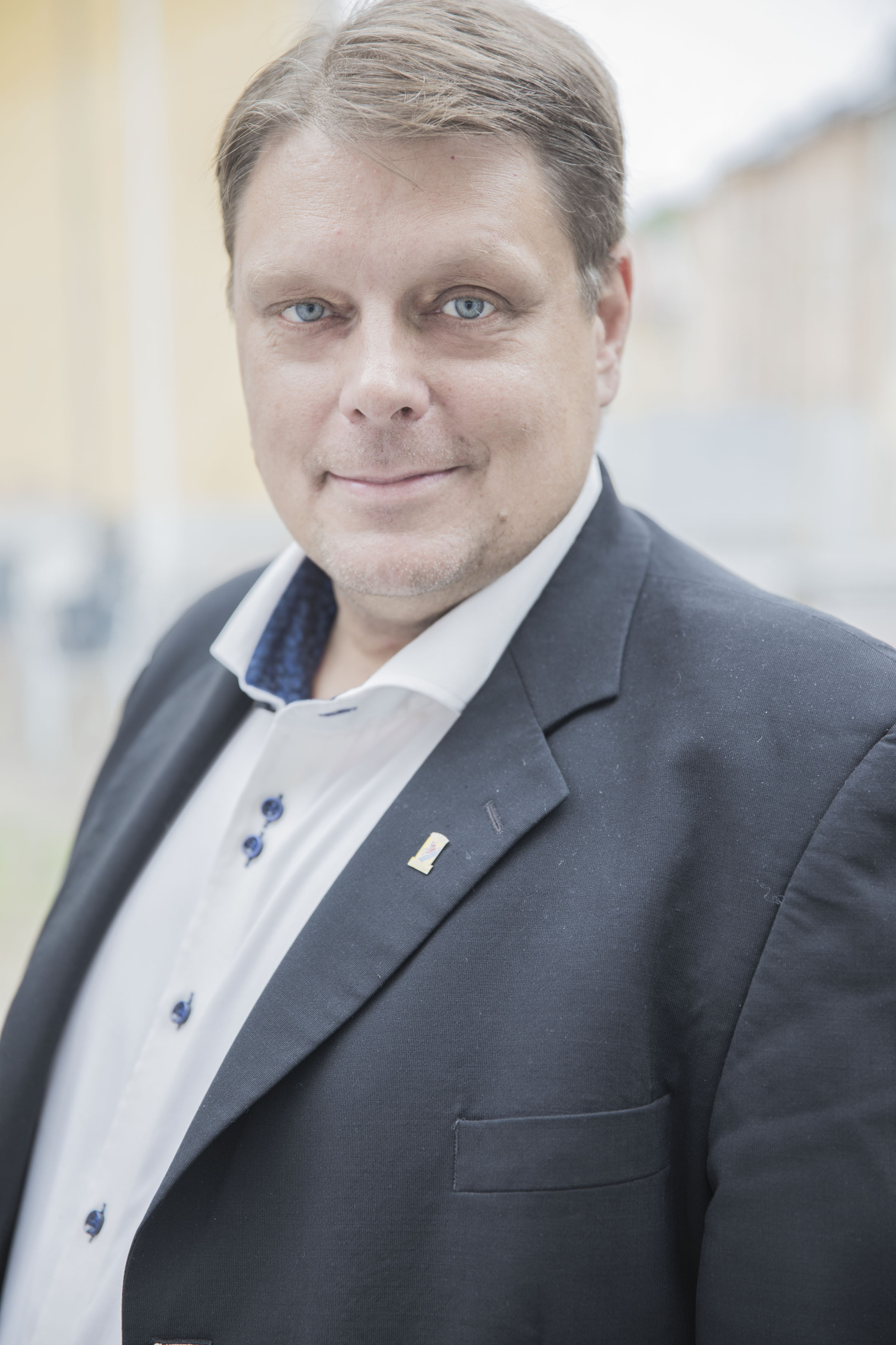 Johan Abrahamsson, kommunalstyrelsens ordförande i Mariestad. Foto: Mariestads kommun.